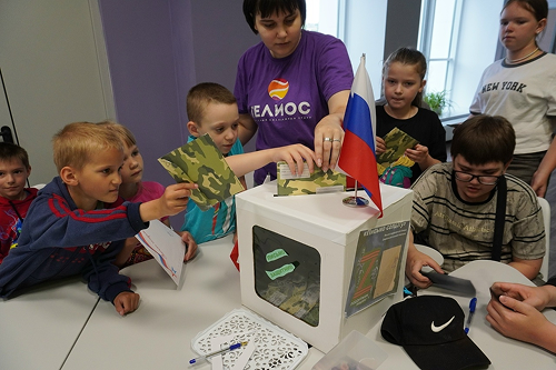 В Городском молодёжном центре «Гелиос» первые участники уже посетили творческую площадку «Уголок ДОБРА», организованную в рамках Всероссийской акции «Письмо солдату».